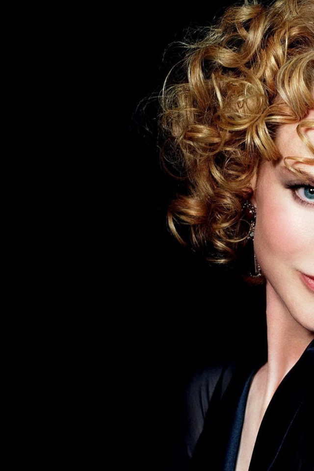 Кудри на голове Никоь Кидман, черный фон