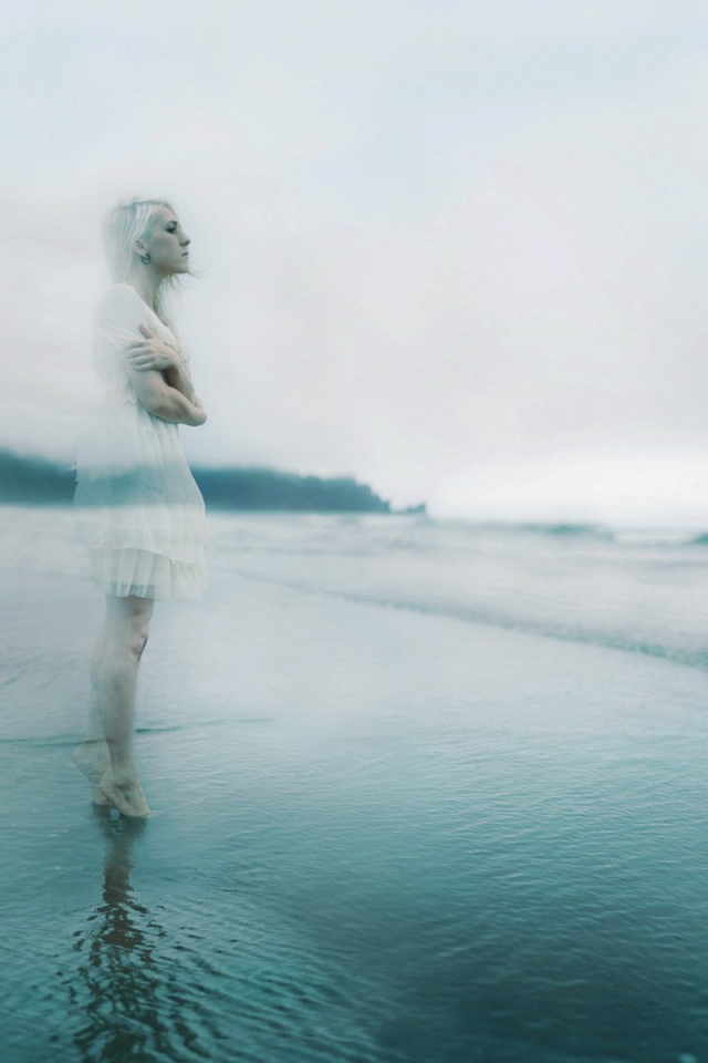 Призрак девушки у воды