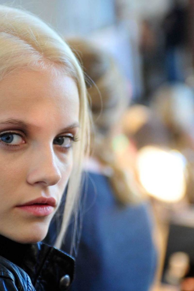 Блондинка модель Гинта Лупина