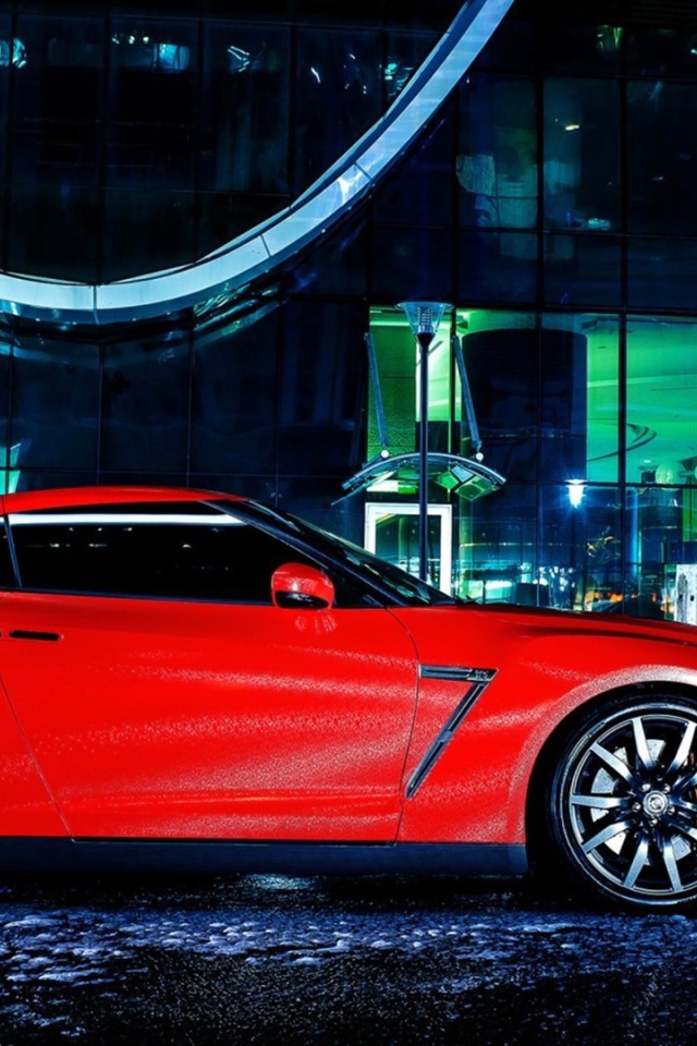 Девушка в красной куртке у автомобиля Nissan GT-R