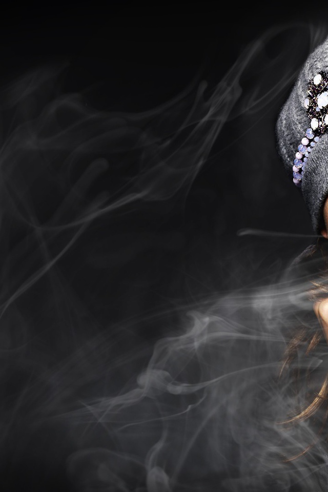 Натали Дормер в шапке