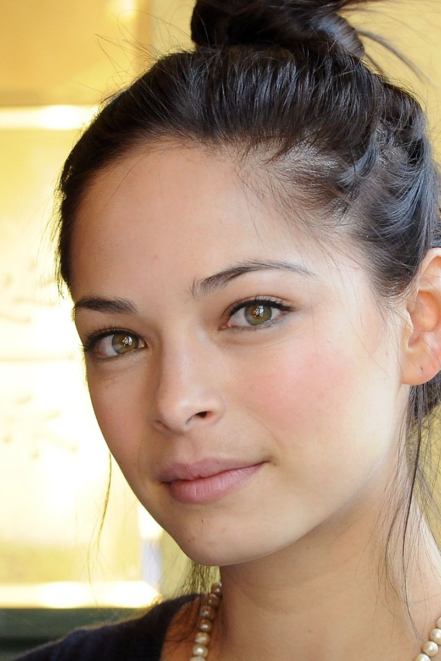 Ожерелье на шее Кристин Кройк