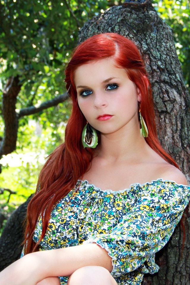 Рыжеволосая девушка Каролина Кейт