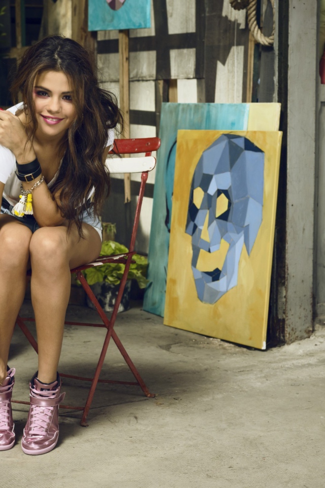 Селена Гомез в мастерской художника