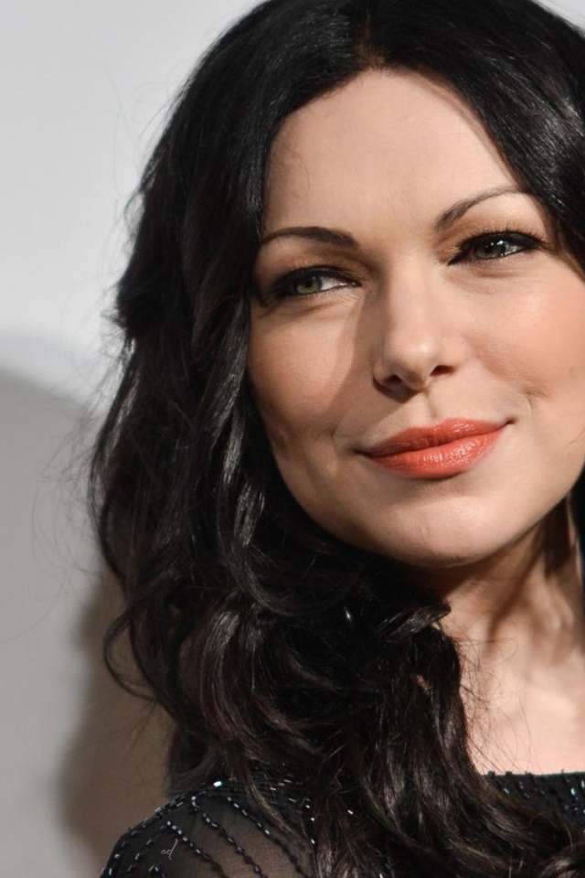 Брюнетка актриса Лора Препон