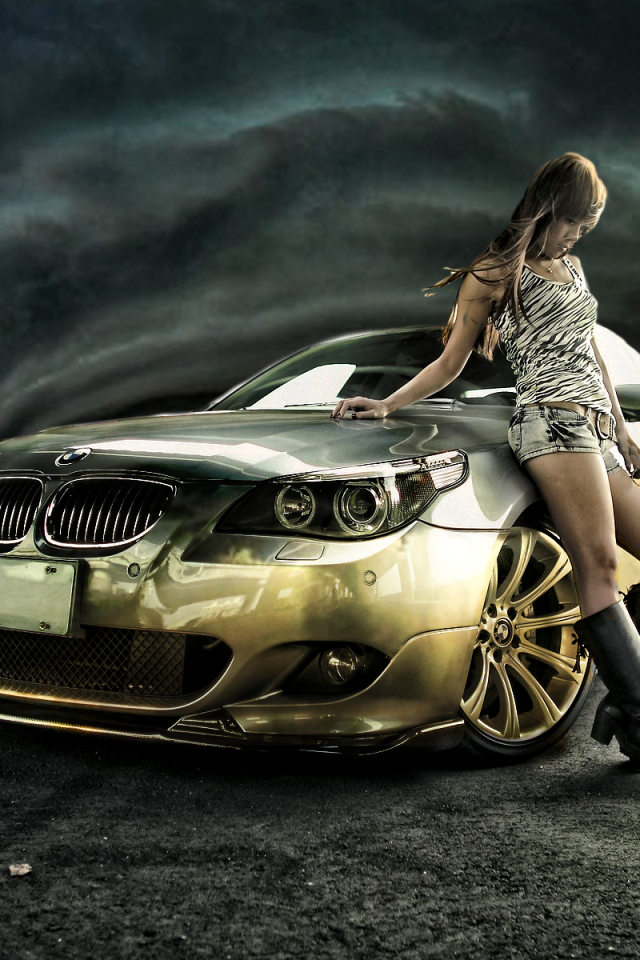 Девушка у золотого БМВ на фоне урагана