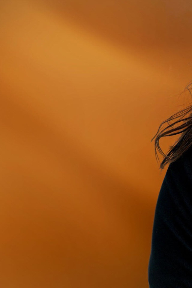 Девушка с татуировкой Ubuntu на плече