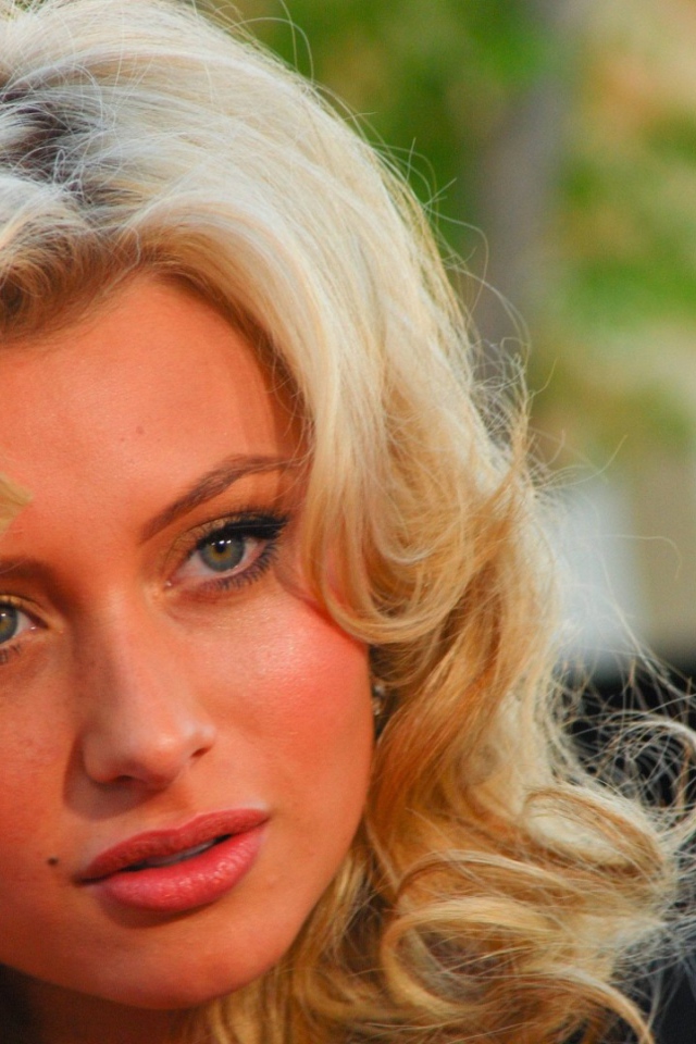 Певица из США Эли Мичалка