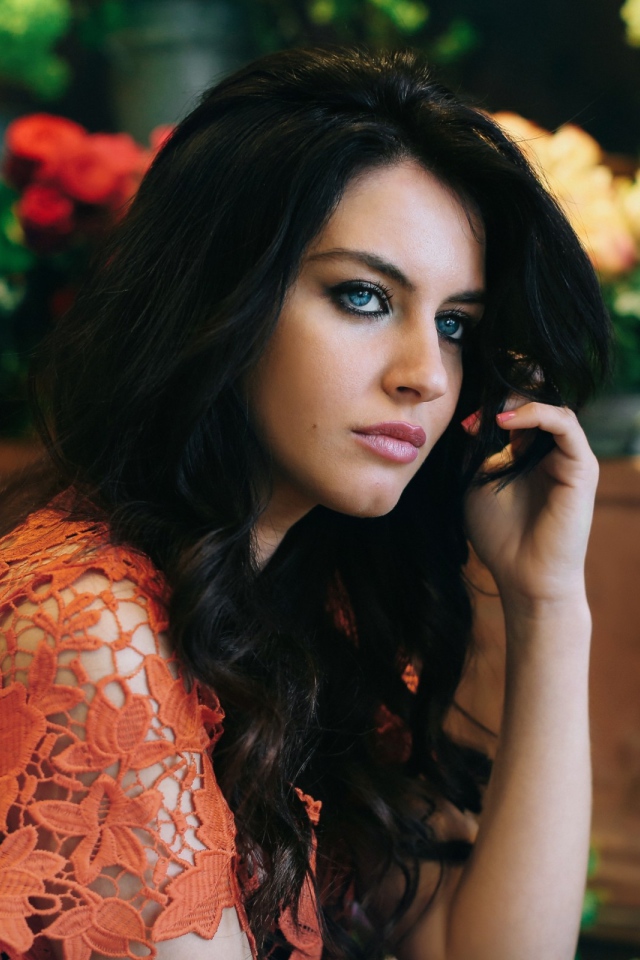 Красивая девушка Aurela Skandaj