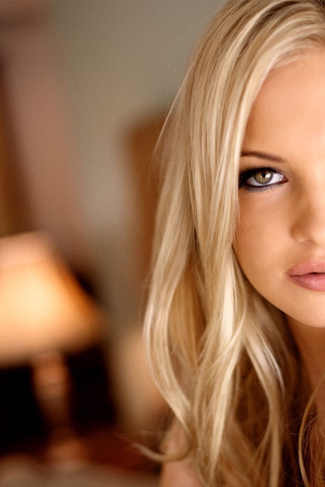 Красивая девушка Franziska Facella