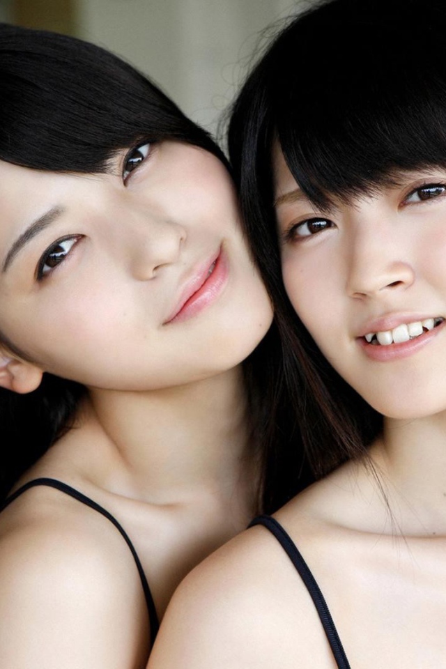 Две девушки сестры из Японии