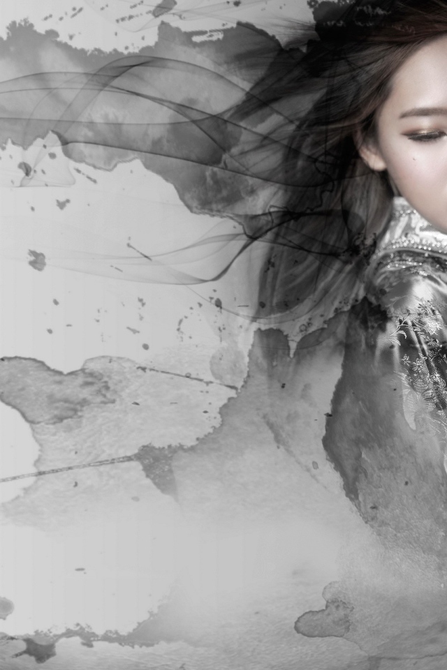 Азиатская модель в серых красках