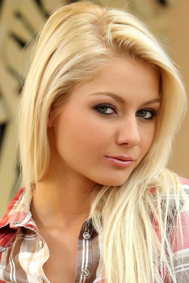 Красивая девушка Annely Gerritsen