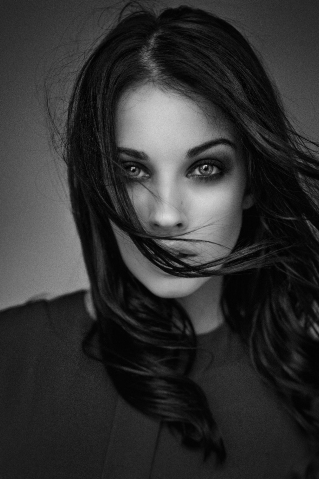 Черно белое фото модели Аллы Бергер