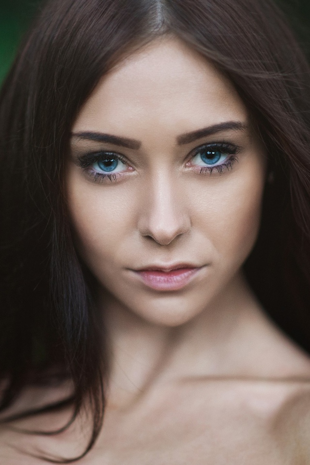 Голубоглазая модель Victoria Unknown