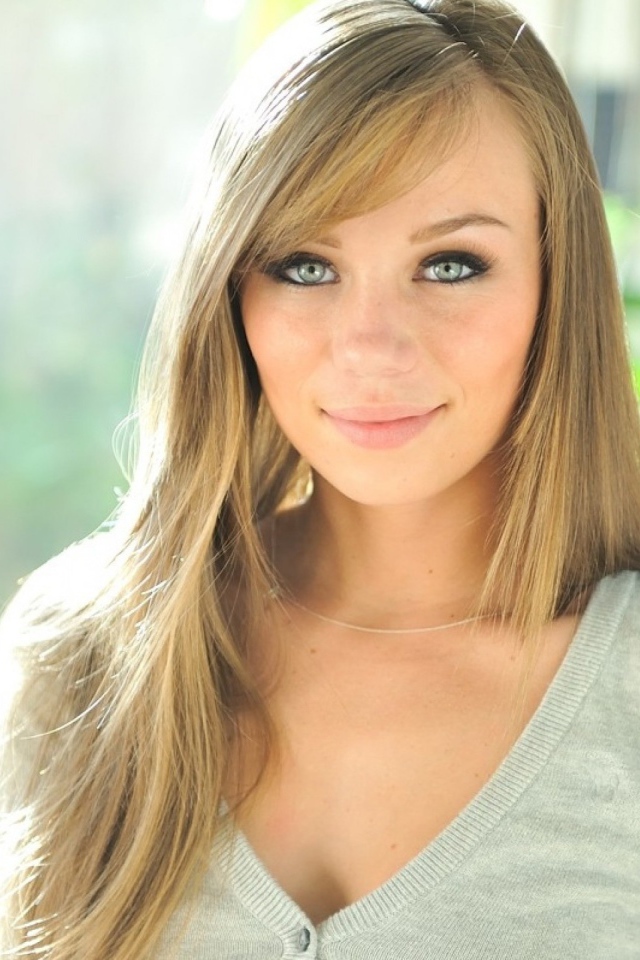 Сероглазая модель Капри Андерсон