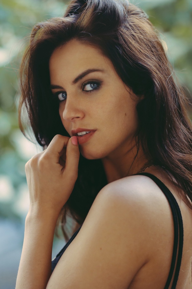 Модель Aurela Skandaj