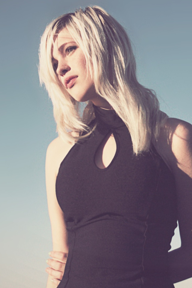 Модель блондинка Devon Jade