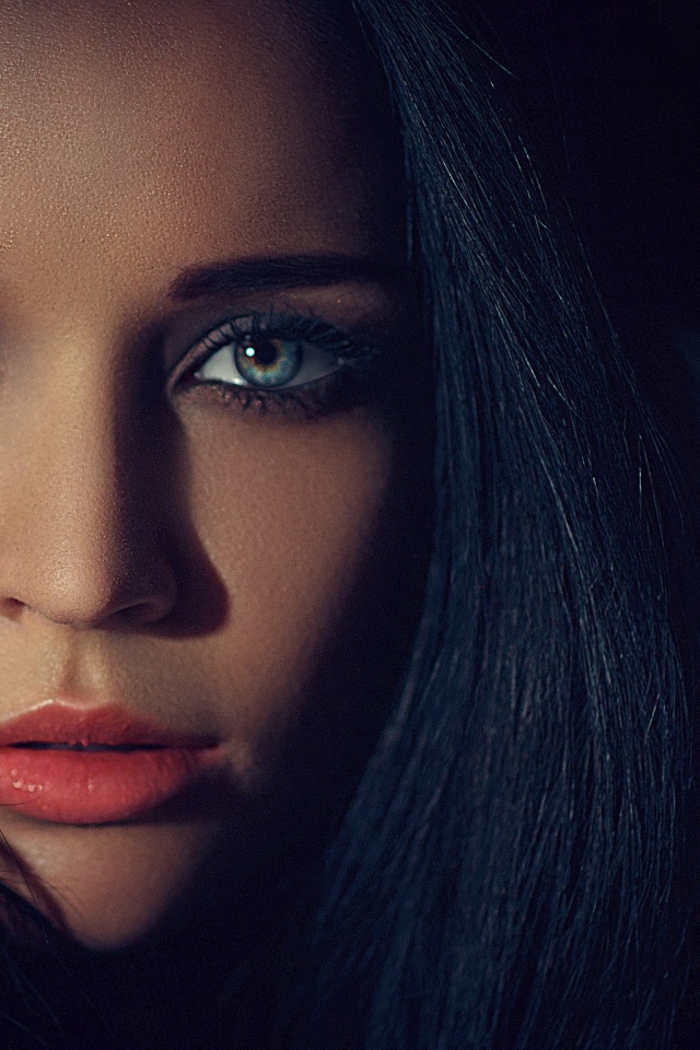 Модель брюнетка Ангелина Петрова