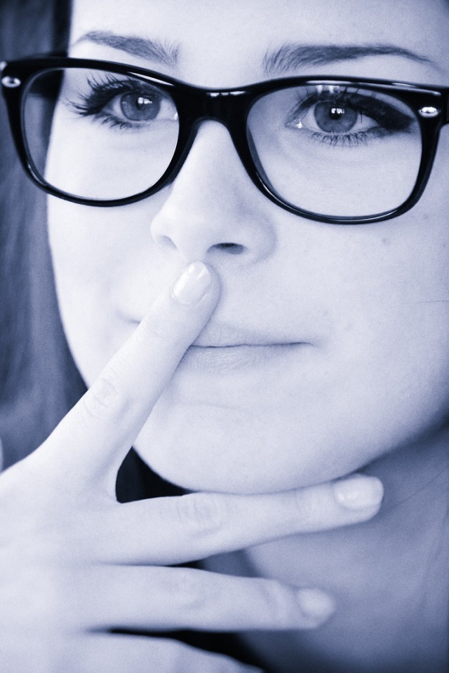 Девушка в очках Лена Майер-Ландрут