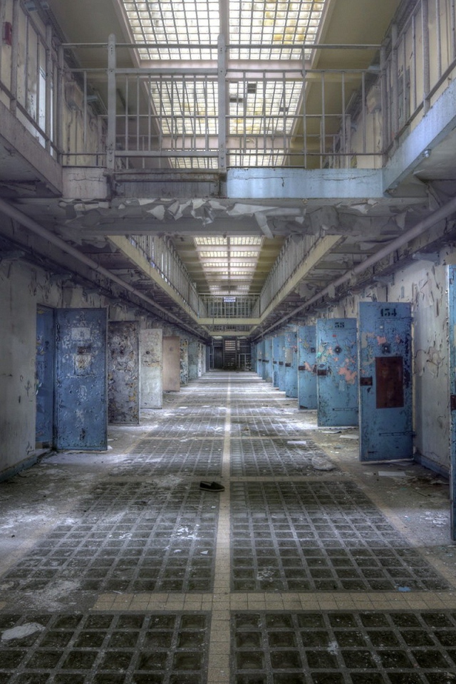 Интерьер заброшенной тюрьмы