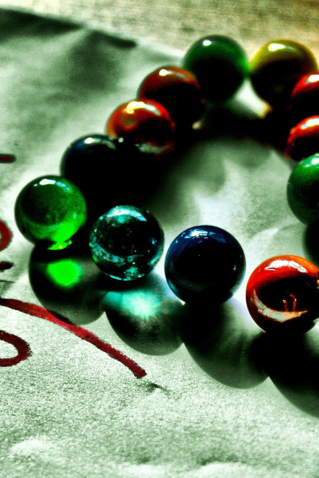 Сердце из стеклянных шариков