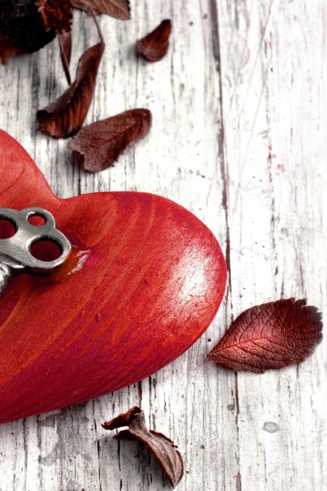 Ключ на деревянном сердце