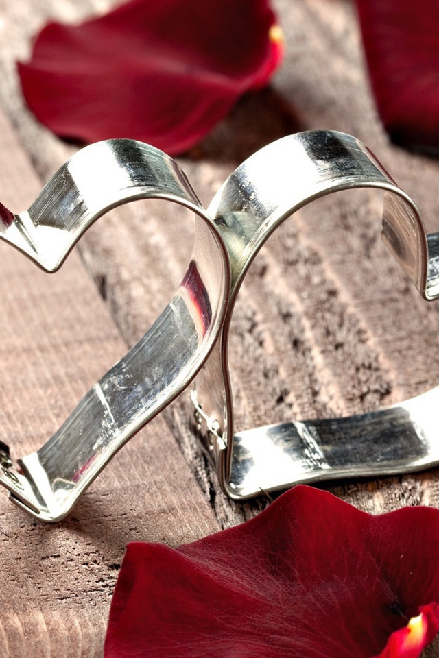 Две формочки для печенья в форме сердца