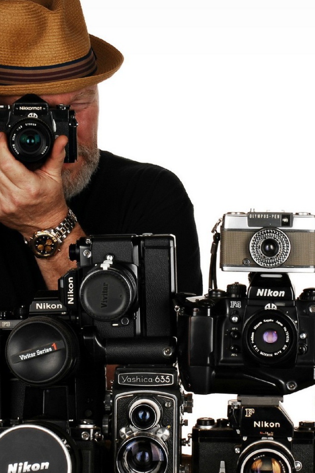 Фотограф с фотоаппаратами Никон