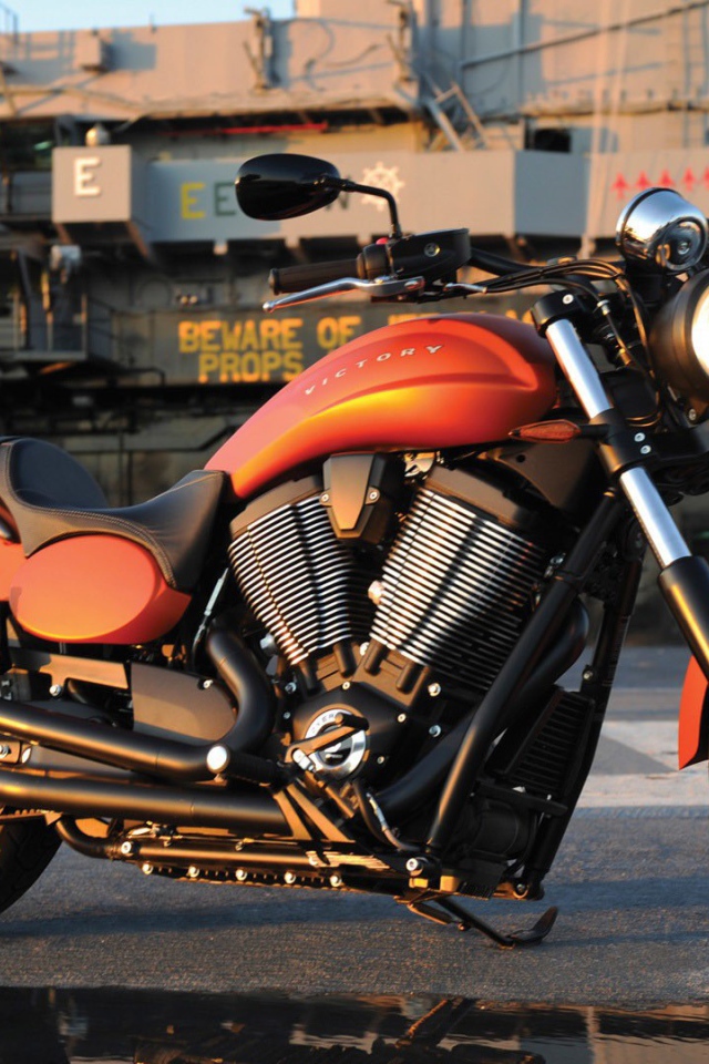 Военный мотоцикл в порту