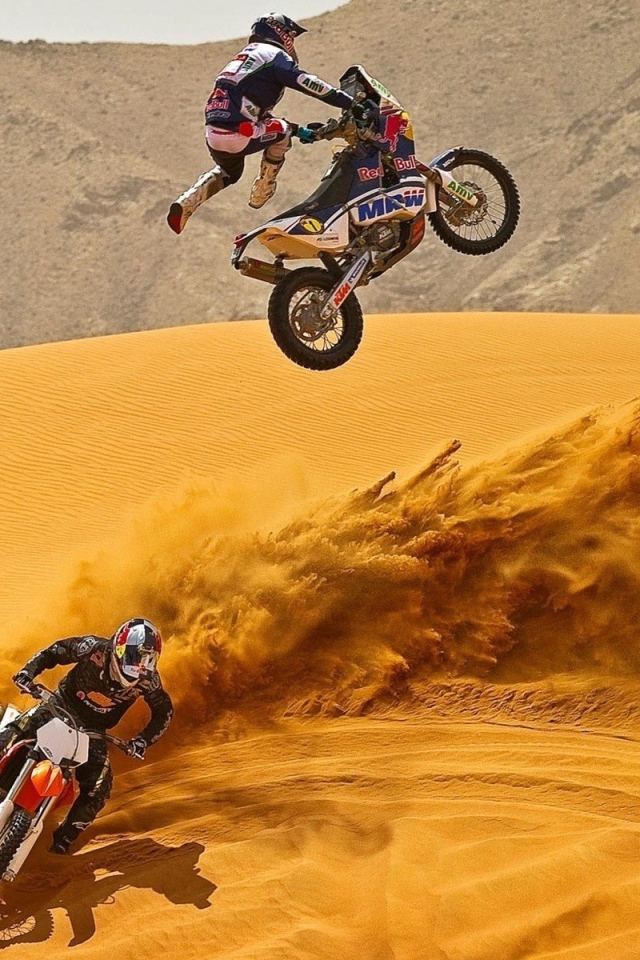 Гонки на байках по песку