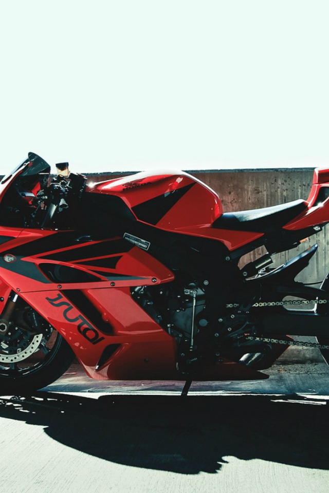 Красный мотоцикл Honda RR