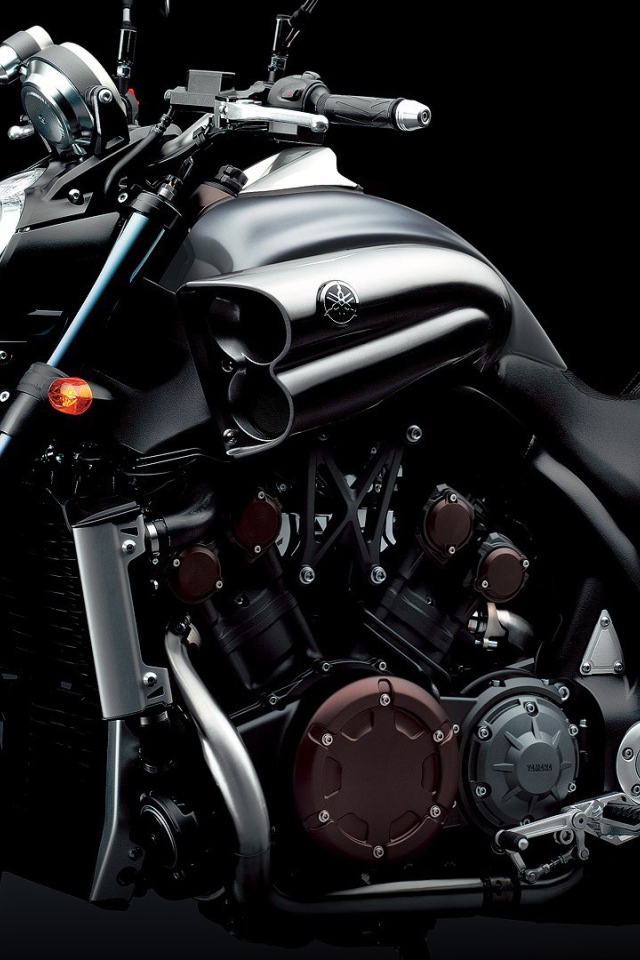 Мотоцикл Ямаха В-Макс, черный