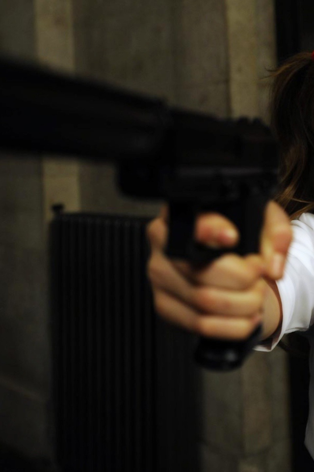 Девочка с пистолетом в фильме Пипец
