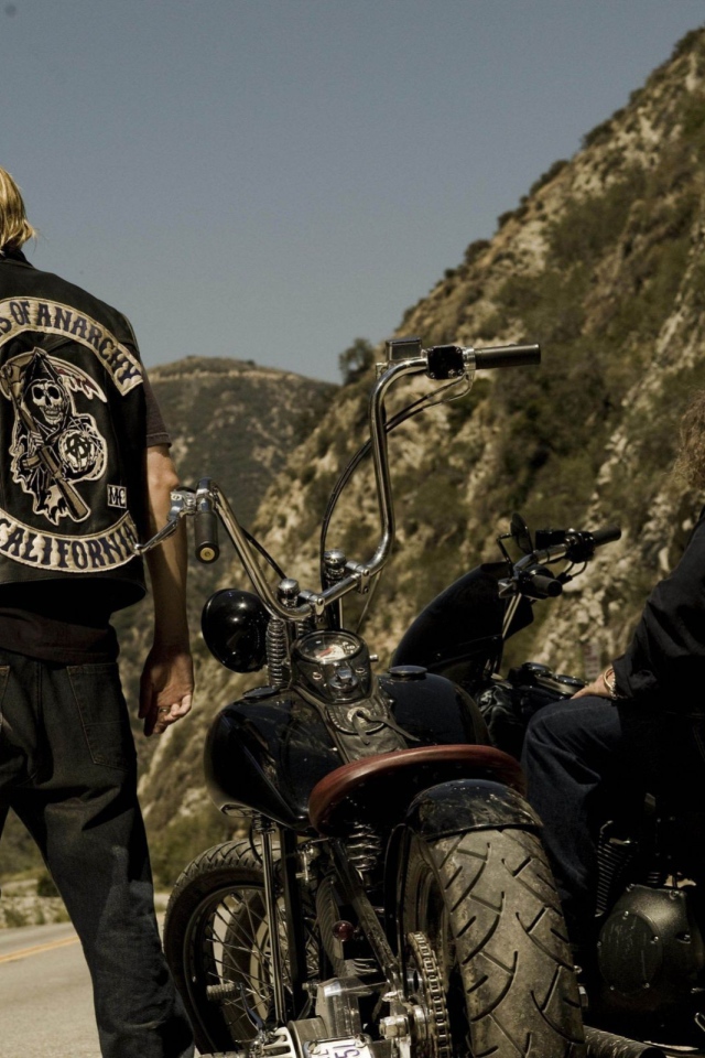 Мотоциклисты на дороге из сериала Сыны анархии