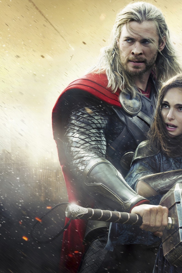 Тор прикрывает собой девушку