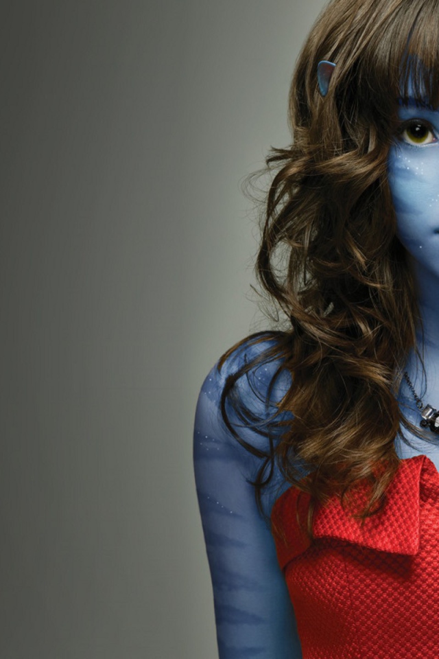 Девушка в гриме для Аватара