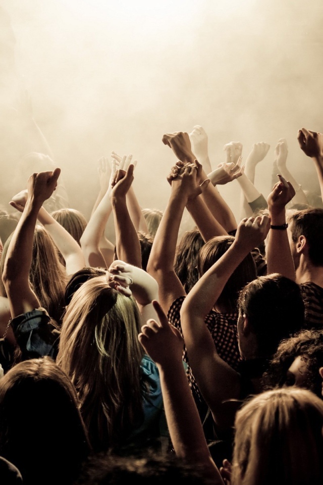 Танцы на дискотеке