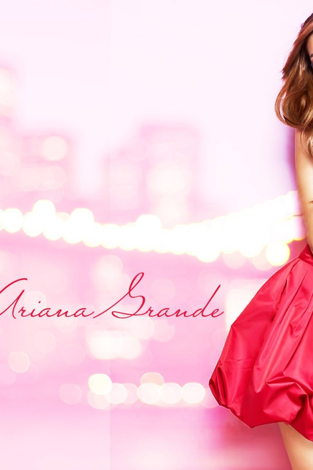 Девушка музыкант Ариана Гранде