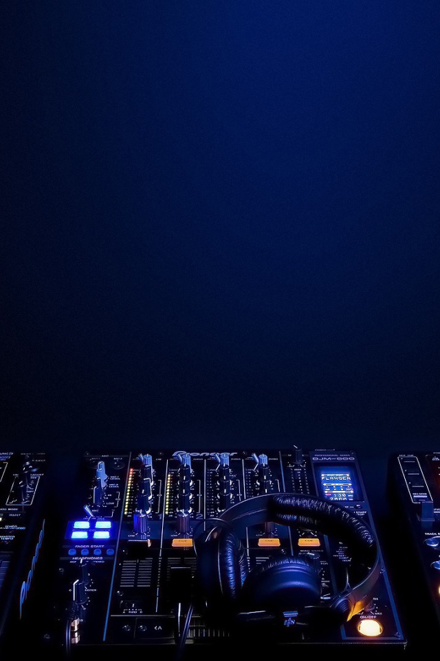 Неоновый пульт диджея