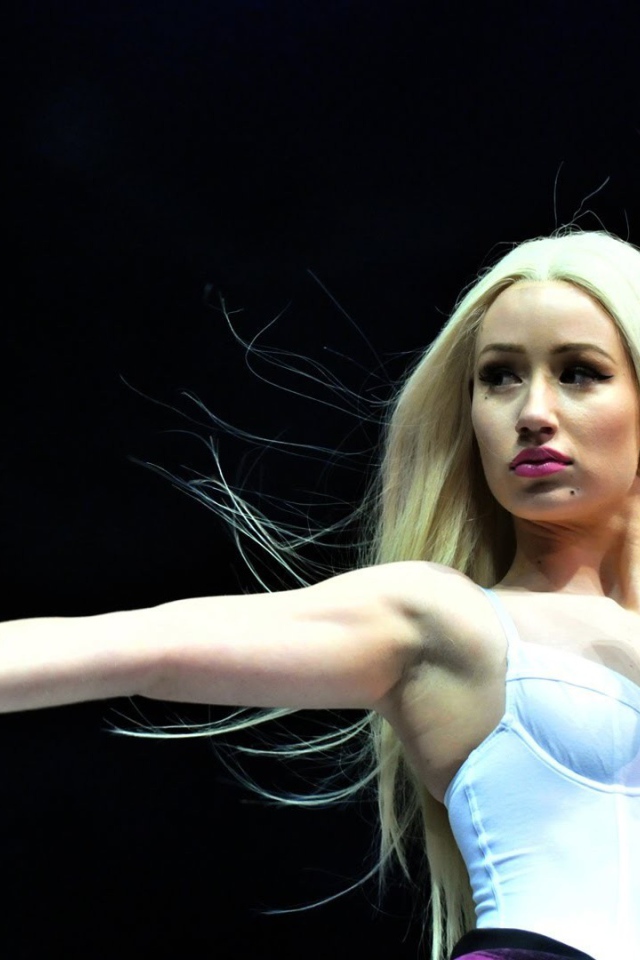 Популярная певица Игги Азалия