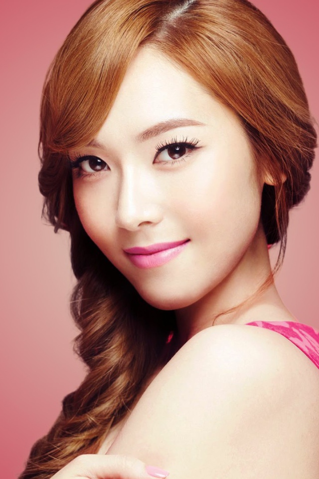 Рыжая девушка на розовом фоне, Girls’ Generation