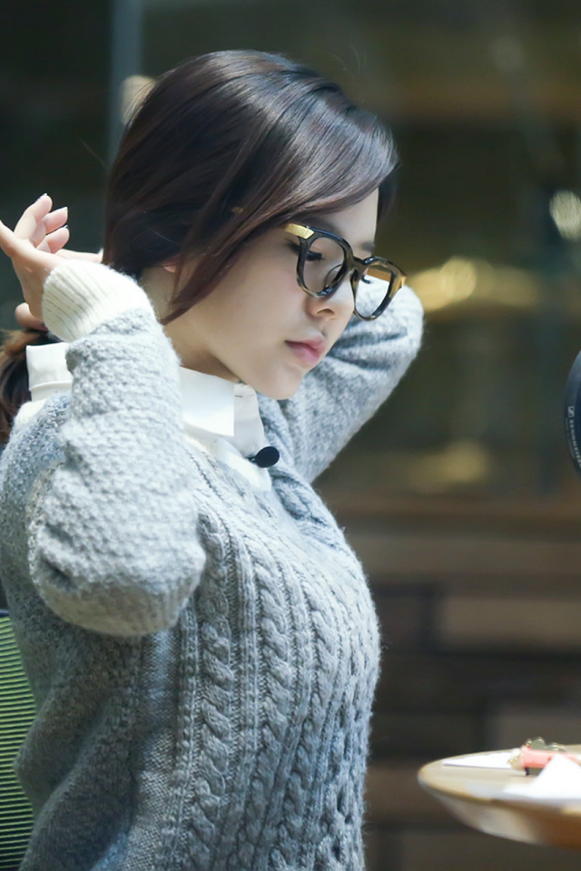 Певица у микрофона, Girls’ Generation