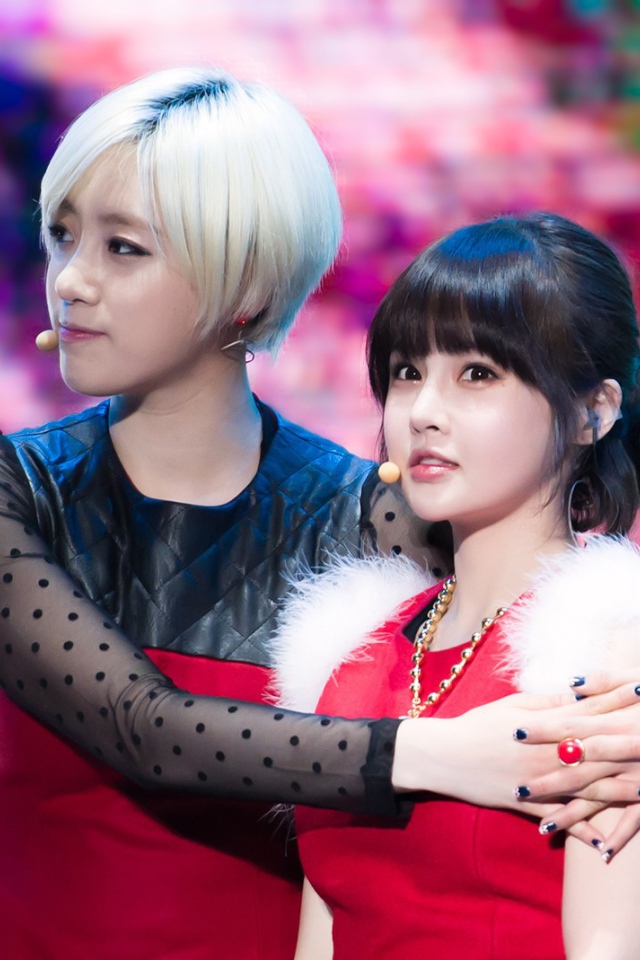 Две участницы группы T-ara