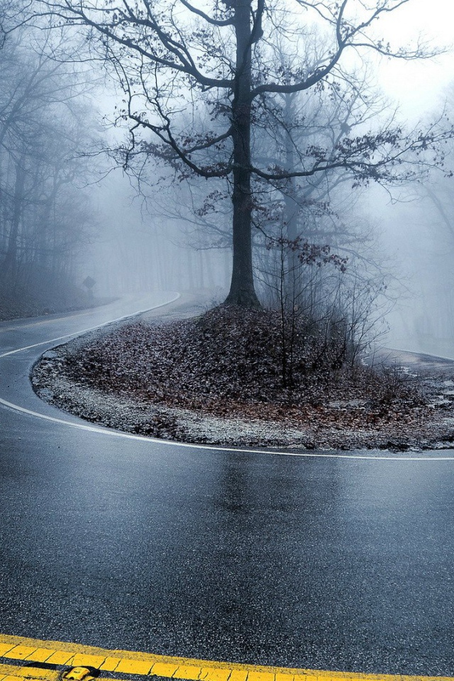 Крутой поворот на дороге