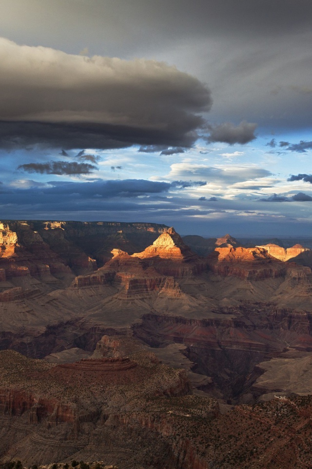Кучевые облака над каньоном