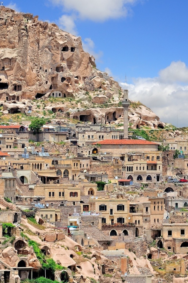 Густая застройка внутри скалы