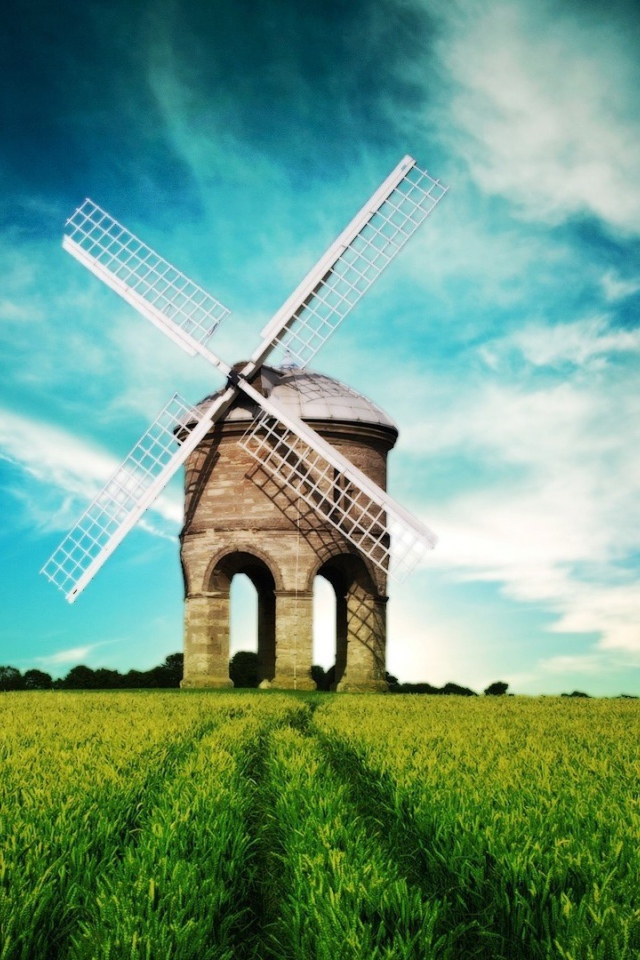 Массивная ветряная мельница из камня