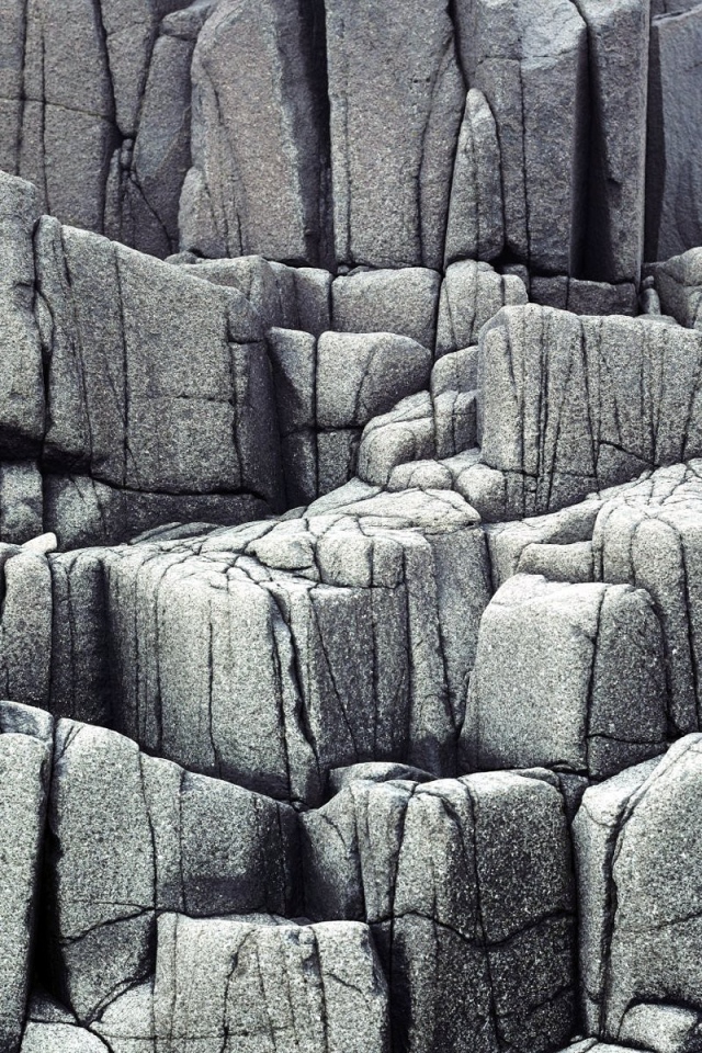 Нагромождение серых скал