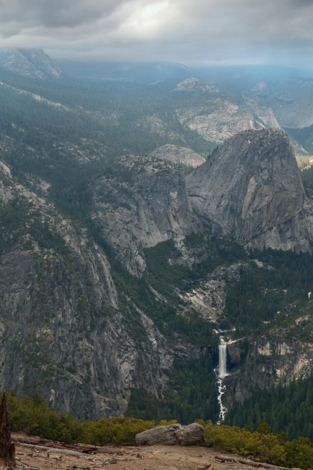 Скалы в парке Йосемити в США